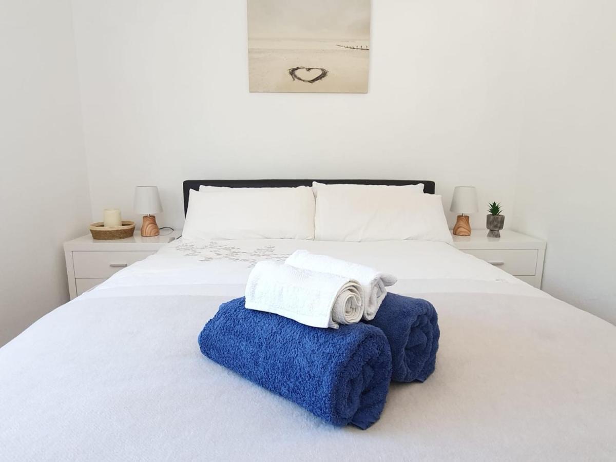 Beautiful 5 Bedroom Villa With Private Pool With Stunning Sea Views, Walking Distances To Shops Restaurants Beach Manilva Exteriör bild