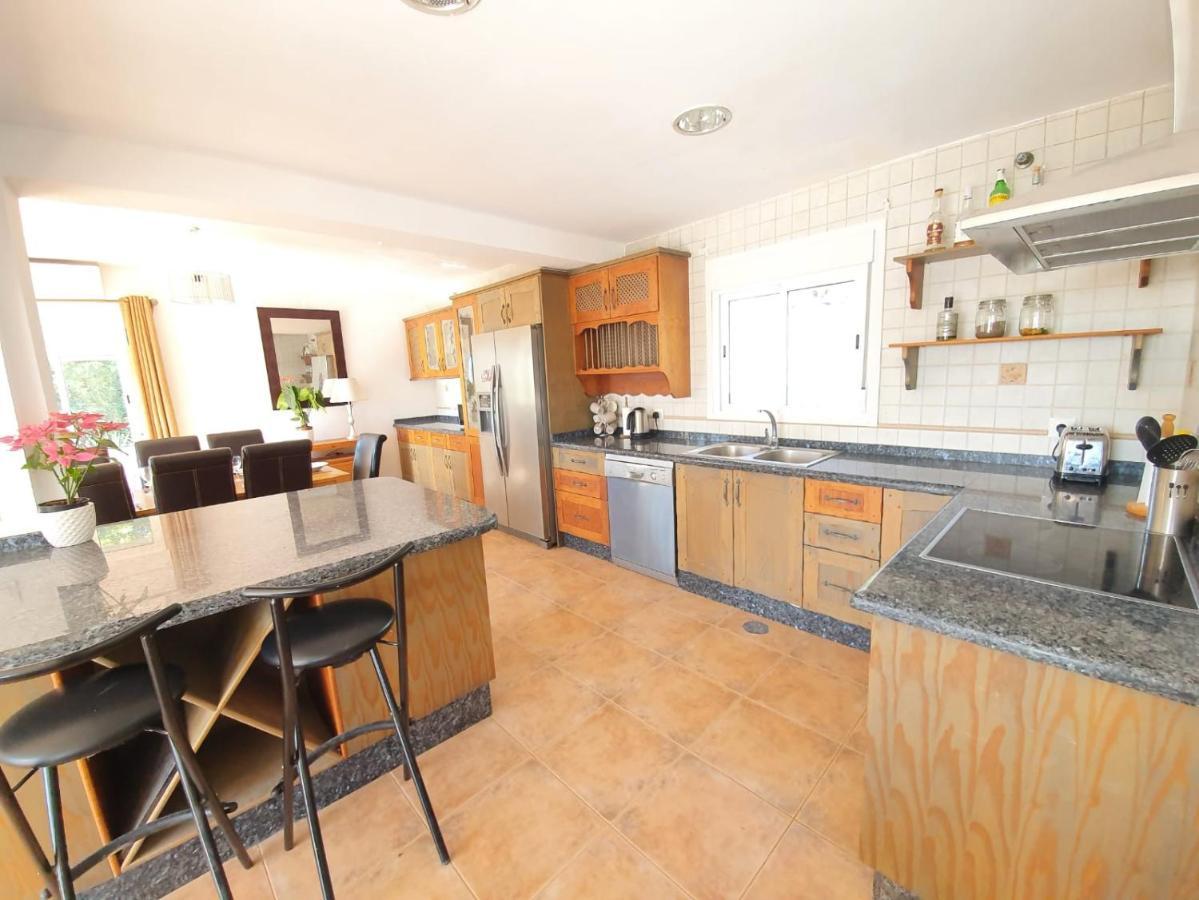 Beautiful 5 Bedroom Villa With Private Pool With Stunning Sea Views, Walking Distances To Shops Restaurants Beach Manilva Exteriör bild